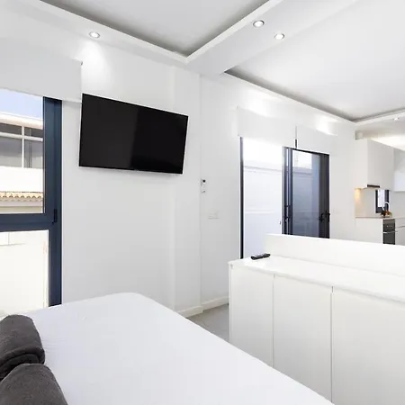 La Caleta With Appartamento *